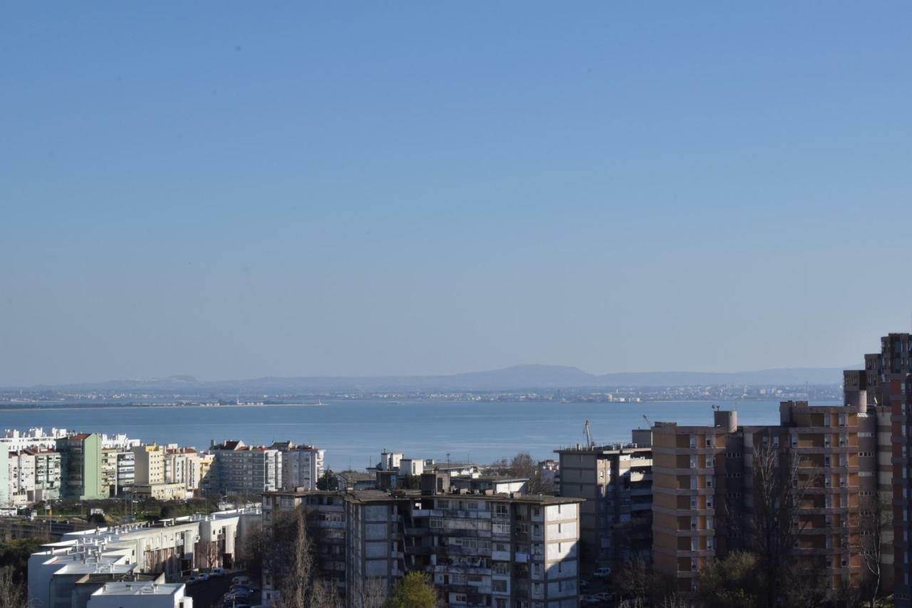 Vistas Sobre O Rio Tejo Apartment Lisbon Exterior photo